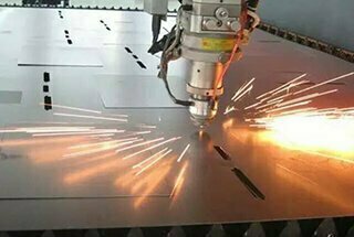 Почему волоконные лазеры режут металл